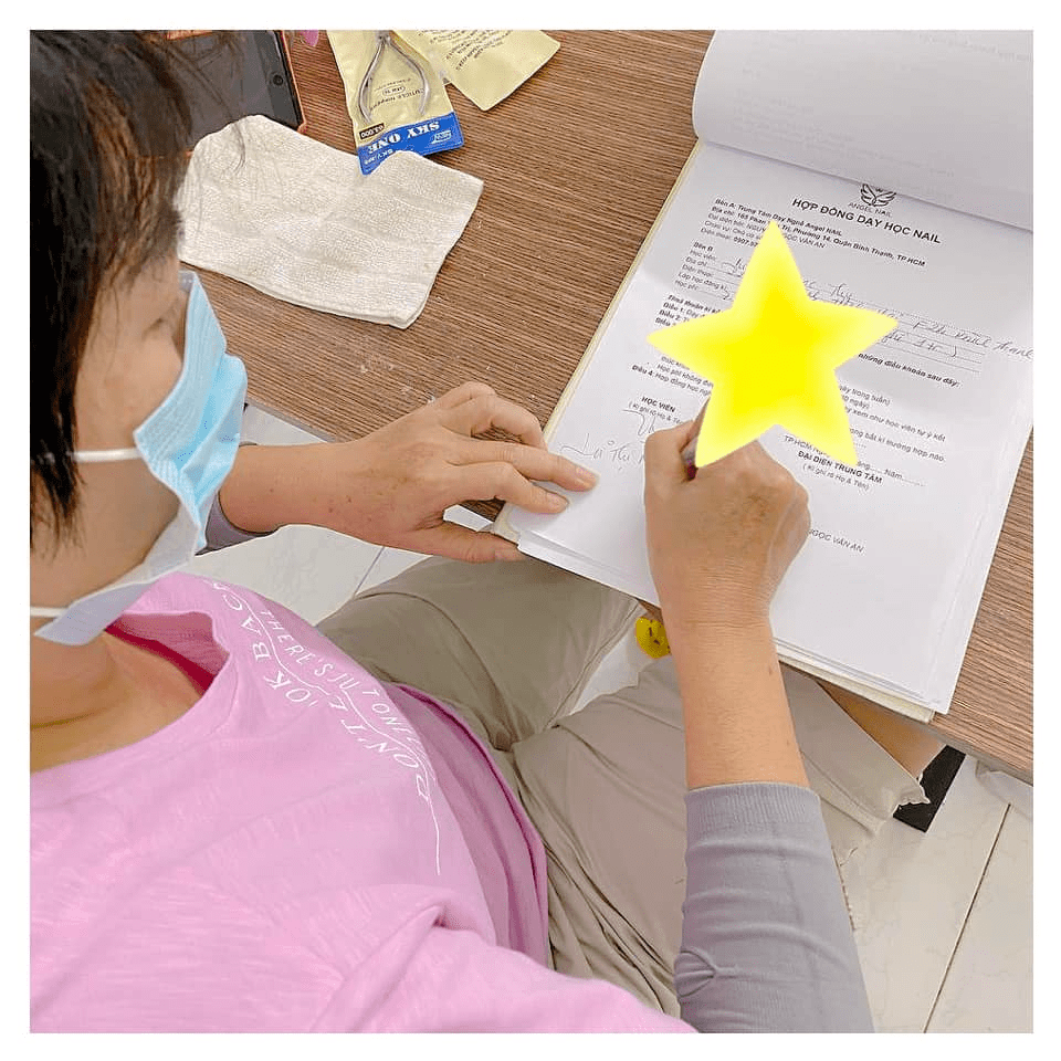 hoc nghe nail mat bao lau